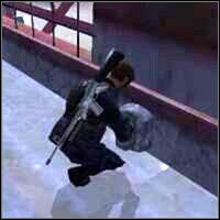 Teraz skieruj się w stronę mostu i zejdź na lewą kładkę (to na niej stali pierwsi żołnierze, których tu usuwałeś) - Bridge Across the Dnestr - część 2 | Misja 4 w IGI 2 Covert Strike - IGI 2: Covert Strike - poradnik do gry