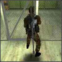 Po dojściu do końca tego korytarza zabij pojedynczego strażnika i skieruj się do pomieszczenia po lewej (odgrodzonego siatką) - Secret Weapons Lab - część 2 | Misja 17 w IGI 2 Covert Strike - IGI 2: Covert Strike - poradnik do gry