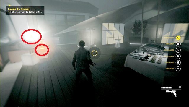 Za Beth, po rozmowie z nią przejrzyj dokładnie salę, a szczególnie kanapę przy ścianie - Chronon Sources (akt III) | Sekrety Quantum Break - Quantum Break - poradnik do gry