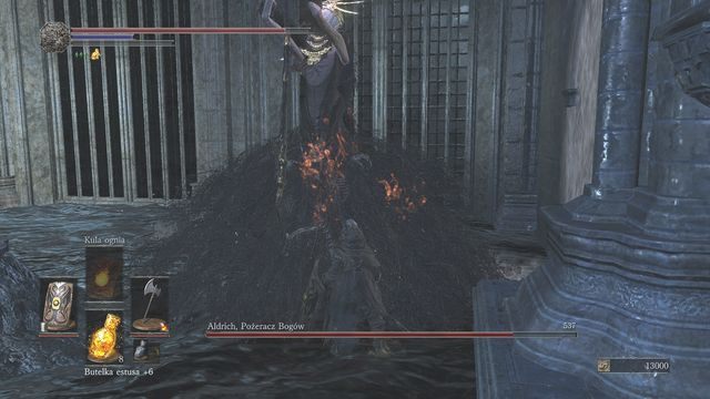 Ataki fizyczne boss będzie wykonywał wtedy, gdy znajdziesz się blisko. - Aldrich, Pożeracz Bogów | Bossowie w Dark Souls 3 - Dark Souls III - opis przejścia i sekrety