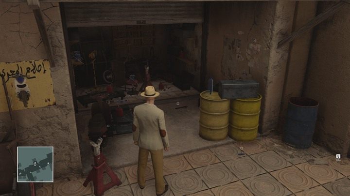 Narzędzia znajdziesz między innymi naprzeciwko sklepu z dywanami. - Hitman: Ważne przedmioty, Marrakesz - Złota klatka | Solucja - Hitman - poradnik do gry