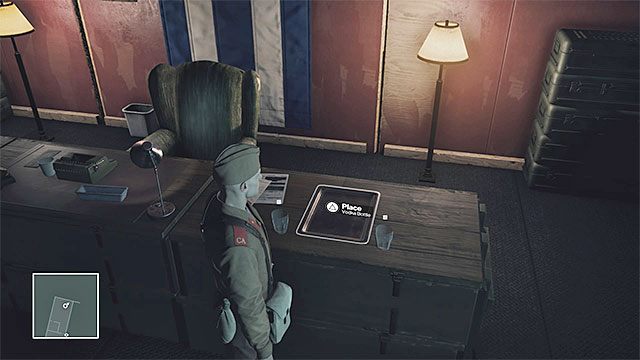 Po zdobyciu wódki i trucizny wyrusz w stronę biura oficera KGB zlokalizowanego na poziomie 1 budynku (M2,3) - Zamordowanie Knighta | Egzamin końcowy | Solucja Hitman - Hitman - poradnik do gry