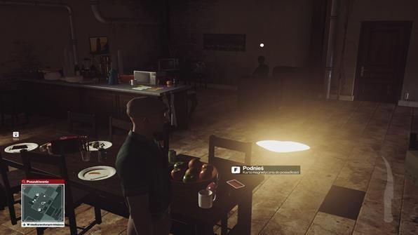 Weź kartę dostępu ze stolika - Hitman: Ważne przedmioty, Sapienza - Świat Jutra | Solucja - Hitman - poradnik do gry