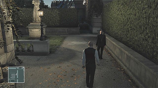 Warto zaatakować jednego z ochroniarzy w północnej części ogrodów - Hitman: Przebrania i ważne przedmioty, Paryż - The Showstopper | Solucja - Hitman - poradnik do gry