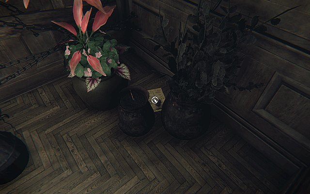 Po wyjściu z pomieszczenia kieruj się w lewo - tam, w pobliżu doniczek z kwiatami, znajdziesz kolejny rysunek gryzoni - Krok 3 - Podkład | Opis przejścia Layers of Fear - Layers of Fear - poradnik do gry