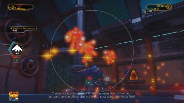 Do zniszczenia będzie kilka robotów. - Ratchet & Clank: Planeta Quartu - solucja, opis przejścia, wszystkie zadania - Ratchet & Clank - poradnik do gry