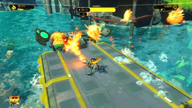 Będąc na tratwie trzeba będzie likwidować wskakujące na nią ryby. - Ratchet & Clank: Planeta Pokitaru - solucja, opis przejścia, wszystkie zadania - Ratchet & Clank - poradnik do gry