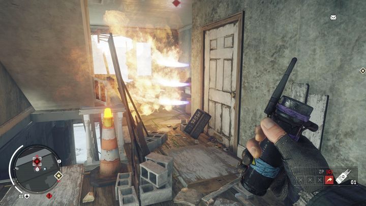 Po przejściu na pierwsze piętro musisz uważać na pułapki rozstawione w domu - Czerwona strefa Holloway | Punkty kluczowe - Homefront: The Revolution - poradnik do gry