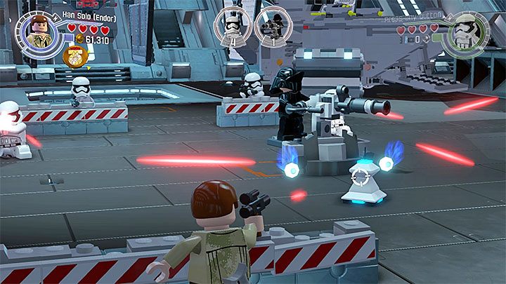 Ostatniego czwartego droida możesz zniszczyć dopiero w trakcie walk w hangarze - Rozdział 2 - Ucieczka z Finalizera | Minizestawy i czerwone klocki LEGO - LEGO Gwiezdne wojny: Przebudzenie Mocy - poradnik do gry