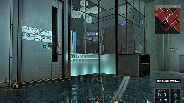 Wejście do biura dyrektora ds. technologii - Napad - zadanie główne | Praga (druga wizyta) - Zadania główne - Deus Ex: Rozłam Ludzkości - poradnik do gry