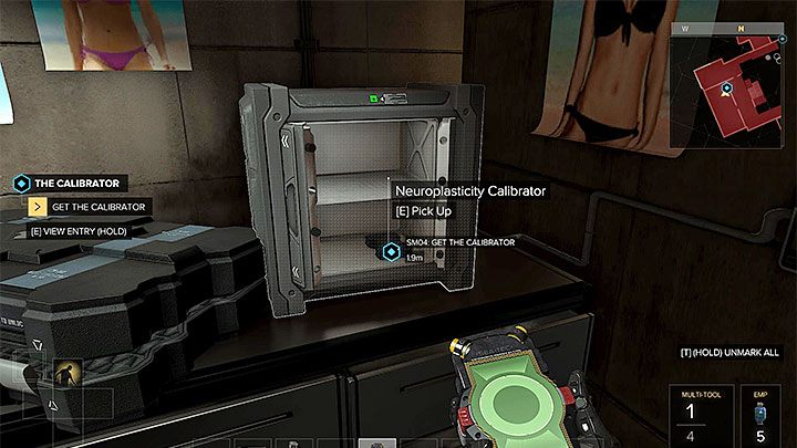 Kalibrator jest w pokazanym na obrazku sejfie - Kalibrator - zadanie poboczne | Praga - Zadania poboczne | Deus Ex - Deus Ex: Rozłam Ludzkości - poradnik do gry