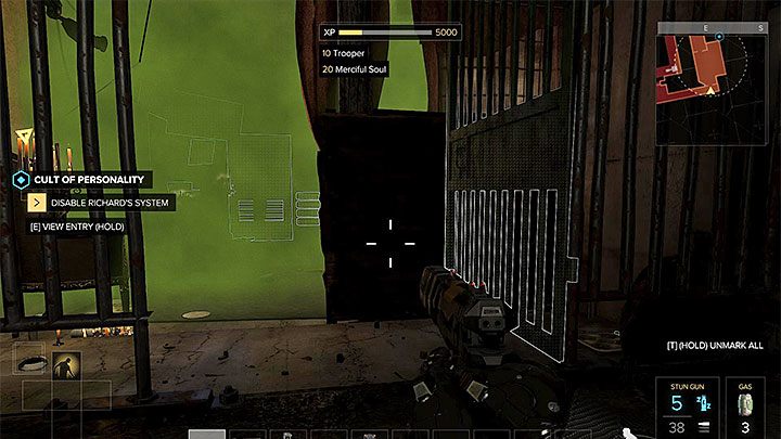 Richarda możesz zneutralizować np. z pomocą granatu dymnego - Kult osobowości - zadanie poboczne | Praga - Zadania poboczne | Deus Ex - Deus Ex: Rozłam Ludzkości - poradnik do gry