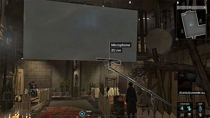 Skorzystaj z mikrofonu - Kult osobowości - zadanie poboczne | Praga - Zadania poboczne | Deus Ex - Deus Ex: Rozłam Ludzkości - poradnik do gry