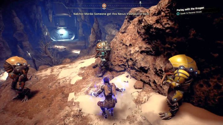 Ravanor Brenk stojący przy sali tronowej. - Negocjuj z kroganinami | Elaaden | Zadania w Helejosie w Mass Effect Andromeda - Mass Effect: Andromeda - poradnik do gry