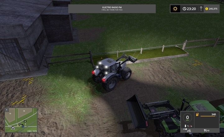 Dla owiec wystarczy wsypać trawę do koryta i już są zadowolone - Czynności hodowli krok po kroku w Farming Simulator 17 | Hodowla - Farming Simulator 17 - poradnik do gry