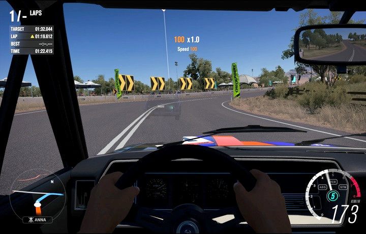 Okrążenia możesz pokonywać także konkurując z jednym autem - duchem. - Rodzaje wyścigów | Podstawy rozgrywki w Forza Horizon 3 - Forza Horizon 3 - poradnik do gry