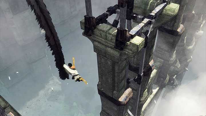 Musisz teraz szybko działać, bo zrzucenie drugiego witrażu doprowadzi do swego rodzaju reakcji łańcuchowej - Przejście po ogromnym rusztowaniu | The Last Guardian - The Last Guardian - poradnik do gry