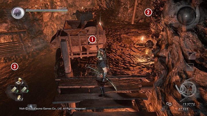 Obejdź chmurę mgły do miejsca w którym stał tubylec i użyj widocznej na obrazku maszyny [1] - NiOh: Upiory srebrnej kopalni (The Silver Mine Writhes) - solucja - NiOh - poradnik do gry