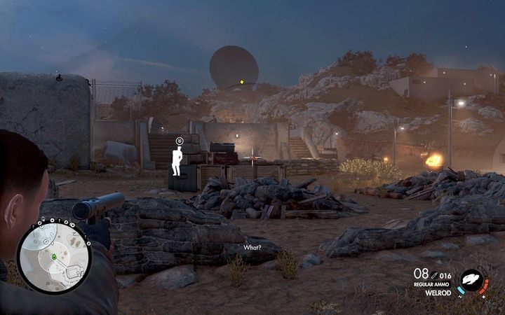 Przed bunkrem stoi oficer (M6,8) - jeden z głównych celów - II, III i IV działo nadbrzeżne w lokacji Obiekt Magazzeno | Sniper Elite 4 - Sniper Elite 4 - poradnik do gry