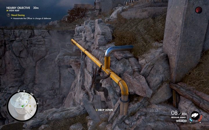 Możesz przejść niezauważenie po rurach nad przepaścią - II, III i IV działo nadbrzeżne w lokacji Obiekt Magazzeno | Sniper Elite 4 - Sniper Elite 4 - poradnik do gry