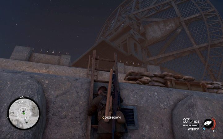 Jeśli chcesz wysadzić działo, musisz wejść po drabinie na dach bunkra - Drugi dokument, antena i V działo w lokacji Obiekt Magazzeno | Sniper Elite 4 - Sniper Elite 4 - poradnik do gry