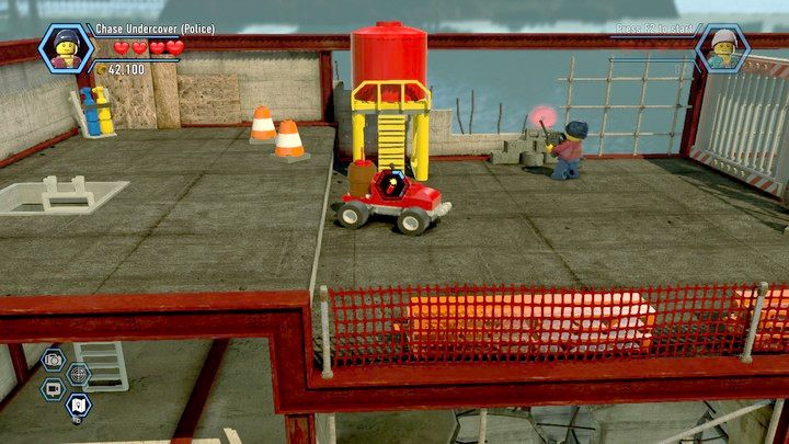 Używając samochodziku RC musisz się spieszyć, gdyż po rozpoczęciu sterowania następuje odliczanie do eksplozji - Trening strażacki | Rozdział 10 w Lego City: Tajny Agent - LEGO City: Tajny Agent - poradnik do gry