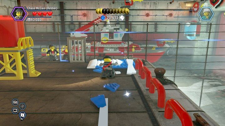Używając katapulty przejdź za wodę i wyłącz blokadę drzwi - Trening strażacki | Rozdział 10 w Lego City: Tajny Agent - LEGO City: Tajny Agent - poradnik do gry