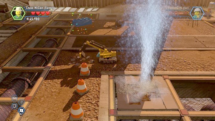 Jeden klocek zbierzesz wykopując go koparką, drugi - korzystając ze strumienia wody z rury pod ziemią - Plac budowy w Lego City: Tajny Agent - LEGO City: Tajny Agent - poradnik do gry