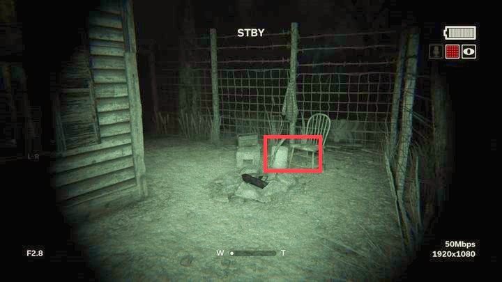 Po prawej znajdziesz kolejną baterię do kamery - Wypadek | Opis przejścia Outlast 2 - Outlast 2 - poradnik do gry