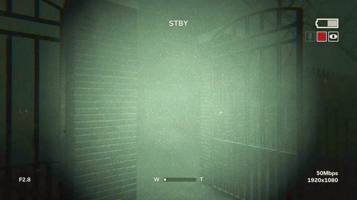 Ostatecznie wychodzimy na dwór przez szklane drzwi - Szkoła św. Sybilli | Opis przejścia Outlast 2 - Outlast 2 - poradnik do gry
