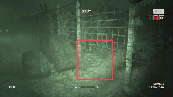 Skorzystaj z dziury w płocie oznaczonej na obrazku - Pola | Opis przejścia Outlast 2 - Outlast 2 - poradnik do gry