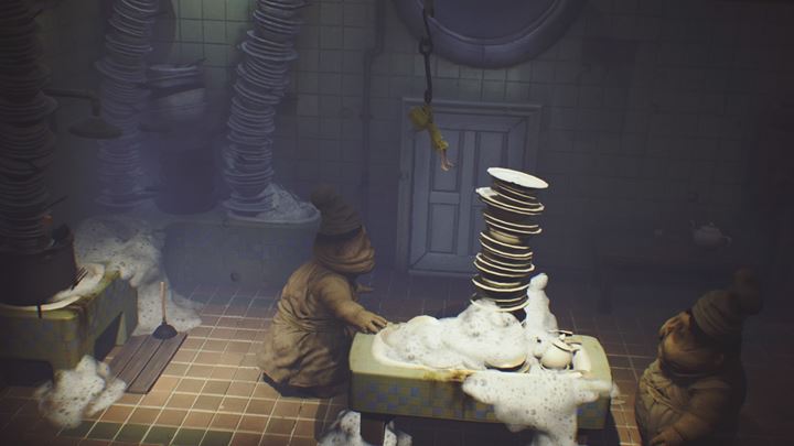 Wskocz na stertę naczyń i złap się haczyka. - Little Nightmares: Sala z brudnymi naczyniami - solucja, opis przejścia - Little Nightmares - poradnik do gry