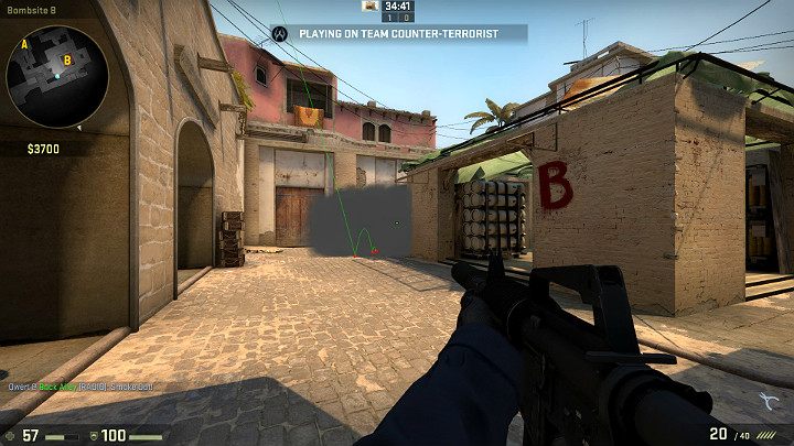 Granat poszybuje w stronę kuchni i przysłoni widok Graczy, którzy zajęli pozycję strzelecką w oknie - Mirage | Mapy turniejowe | CS GO - CS GO - poradnik do gry