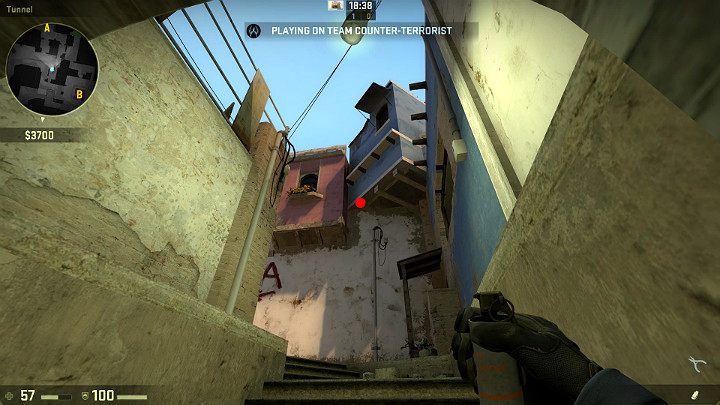 Stan zaraz obok ściany i wyceluj w oznaczony na obrazku punkt - Mirage | Mapy turniejowe | CS GO - CS GO - poradnik do gry