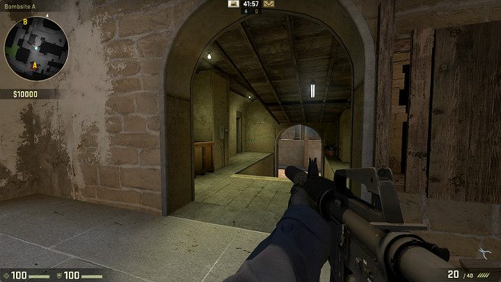 W rogu korytarza prowadzącego do środka często można spotkać Gracza mierzącego w kierunku przejścia od strony Terrorystów - Mirage | Mapy turniejowe | CS GO - CS GO - poradnik do gry