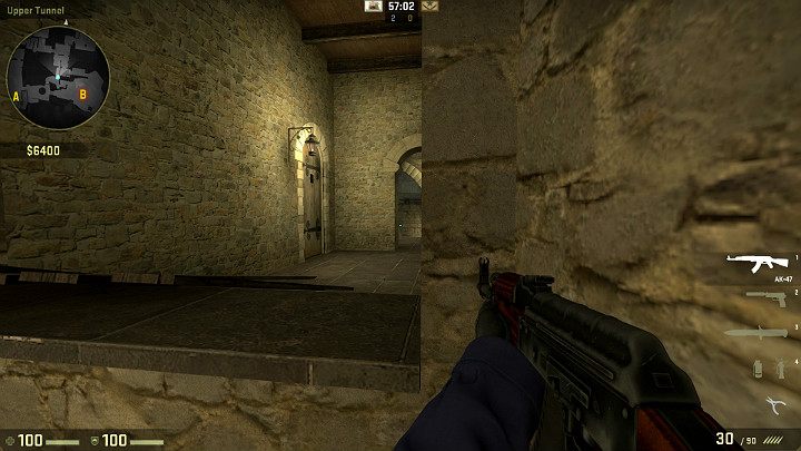 Teraz masz dogodną pozycję strzelecką z widokiem na kwadrat którędy mogą nadciągać Antyterroryści - Cobblestone | Mapy Turniejowe | CS GO - CS GO - poradnik do gry