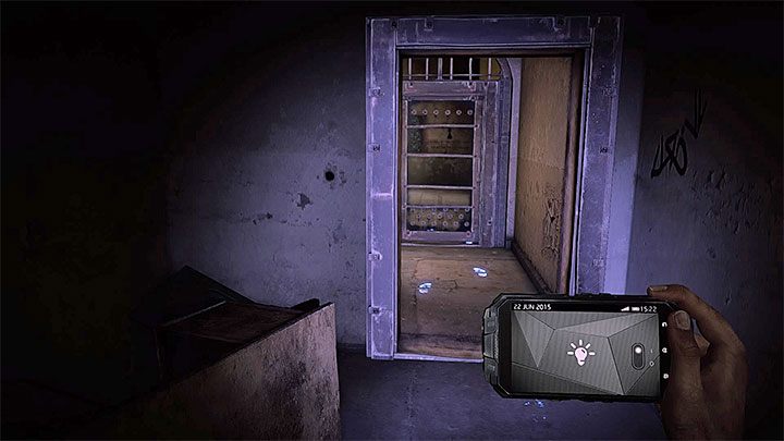 Podczas eksploracji budynku B szpitala psychiatrycznego miniesz celę, w której przebywa John Keating i dotrzesz do pokazanych na powyższym obrazku zamkniętych drzwi - Jak rozwiązać zagadkę z zamkiem elektronicznym w szpitalu psychiatrycznym (Black)? - Get Even - poradnik do gry