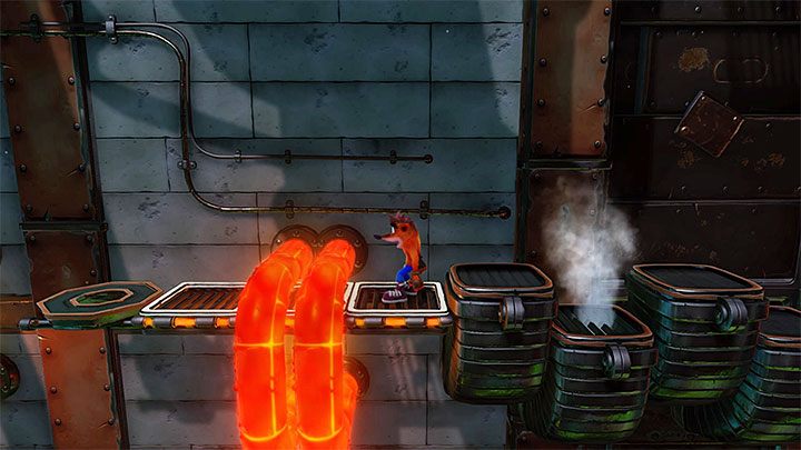 Wyrusz w prawo po nowym taśmociągu i doskocz do półki, która przetransportuje Cię na górę - Castle Machinery | Cortex Island | Opis przejścia | Crash N. Sane Trilogy - Crash Bandicoot N. Sane Trilogy - poradnik do gry