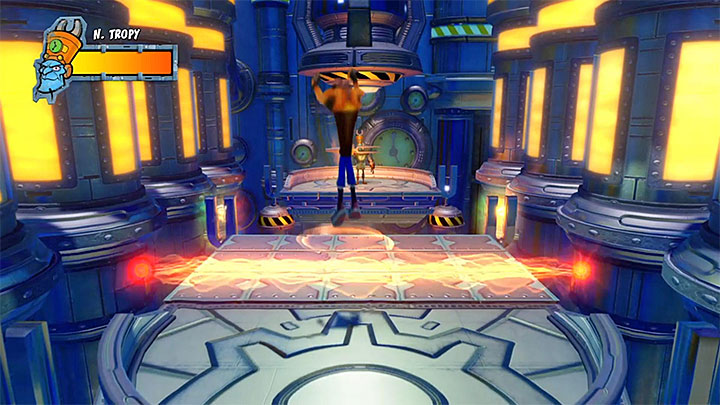Nefarious zacznie teraz nękać Crasha czerwonymi wiązkami energii, które będą przemieszczały się w dół ekranu lub na boki - A Nefarious Trophy | Crash Bandicoot 3 | Trofea - Crash Bandicoot N. Sane Trilogy - poradnik do gry
