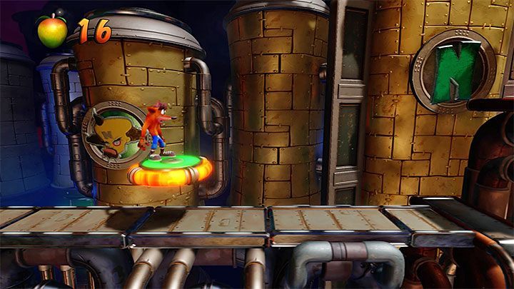 Po rozpoczęciu etapu wyrusz w prawo i od razu skup się na wskoczeniu na pokazaną na obrazku platformę - Spaced Out | Hight-Tech Warp Room | Opis przejścia | Crash N. Sane Trilogy - Crash Bandicoot N. Sane Trilogy - poradnik do gry