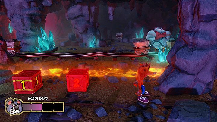 W dalszej części pojedynku w pobliżu Crasha na raz mogą pojawiać się dwie wybuchowe skrzynki - Koala Kong | Crash Bandicoot - walki z bossami - Crash Bandicoot N. Sane Trilogy - poradnik do gry