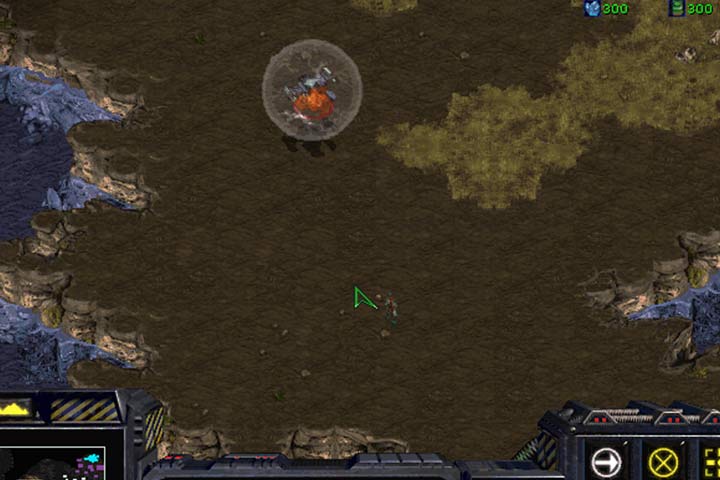 Kerrigan potrafi być nie tylko niewidzialna, ale również unieruchomić jednostki mechaniczne przeciwnika używając zdolności Lockdown. - Misja 5 - Revolution | Kampania Terran | StarCraft Remastered - StarCraft: Remastered - poradnik do gry