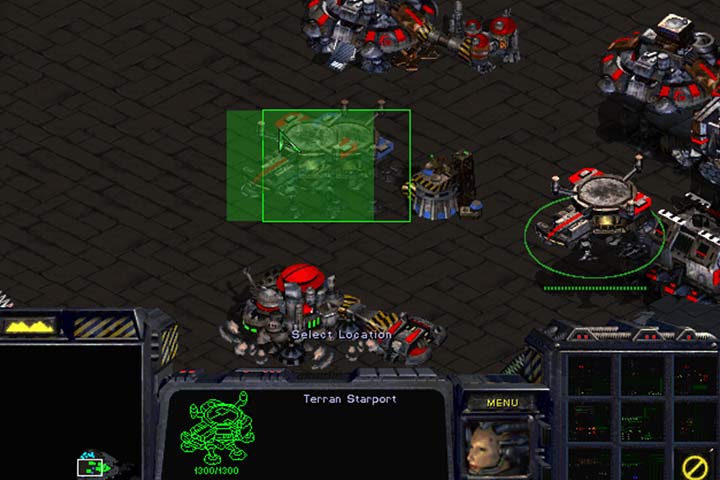 Przejmij kontrolę nad pozostawionymi dobudówkami, zwyczajnie stawiając swoje budynki obok ich pozycji. - Misja 8 - The Big Push | Kampania Terran | StarCraft Remastered - StarCraft: Remastered - poradnik do gry