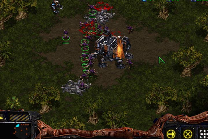 Południowe koszary możesz zniszczyć używając samych Zerglingów. - Misja 1 - Among the Ruins | Kampania Zergów | StarCraft Remastered - StarCraft: Remastered - poradnik do gry