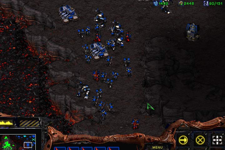 Przy ataku na główną bazę przeciwnika, musisz liczyć z dużym oporem Terran. Przygotuj lotnictwo i wspomóż się umiejętnością Ensare (Zerg Queen) wobec grupy wrogów. - Misja 4 - Agent of the Swarm | Kampania Zergów | StarCraft Remastered - StarCraft: Remastered - poradnik do gry