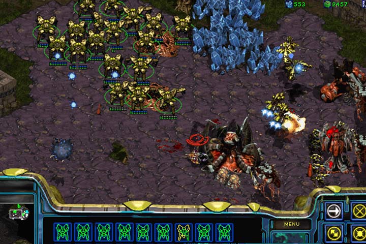 Północne wejście do bazy białego jest pozbawione sensownej obrony. Wykorzystaj ten fakt do zniszczenia robotników oraz bazy. - Misja 3 - Higher Ground | Kampania Protosów | StarCraft Remastered - StarCraft: Remastered - poradnik do gry