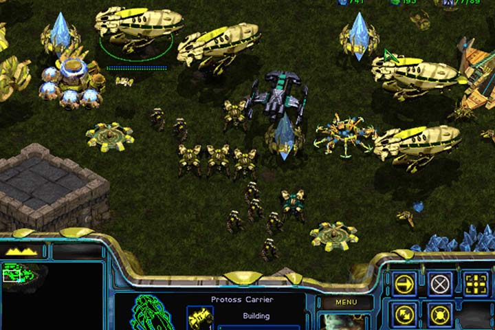 Pierwsze skrzypce w tej misji będą grać Carriery, najpotężniejsze jednostki lotnicze Protossów. - Misja 8 - The Trial of Tassadar | Kampania Protosów | StarCraft Remastered - StarCraft: Remastered - poradnik do gry