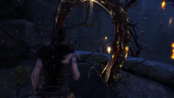 Przejdź przez wrota, a pojawi się konar. - Hellblade Senuas Sacrifice: Ostatnie wrota i walka z Valravnem - Hellblade: Senuas Sacrifice - poradnik do gry