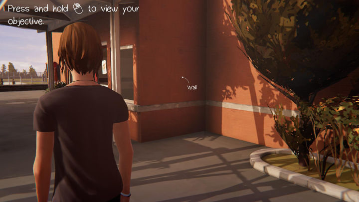 Kolejne graffiti da się wykonać przed szkołą, a konkretnie za sceną, na ścianie widocznej na powyższym zdjęciu - Wszystkie Graffiti | Epizod 1 | Solucja Life Is Strange Before the Storm - Life Is Strange: Before the Storm - poradnik do gry