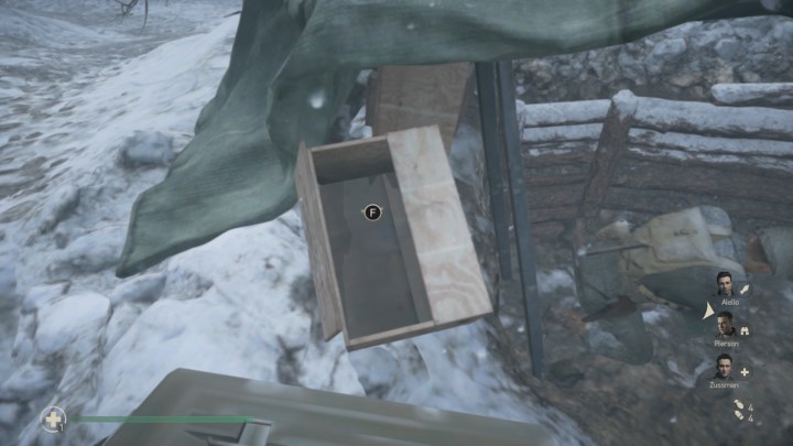 W skrzynce po lewej stronie stanowiska znajdziesz memento Amerykańskie skrzydła (US Wings Medal) - Call of Duty WW2: Ofensywa w Ardenach - Pamiątki, sekrety, znajdźki - Call of Duty: WW2 - poradnik do gry